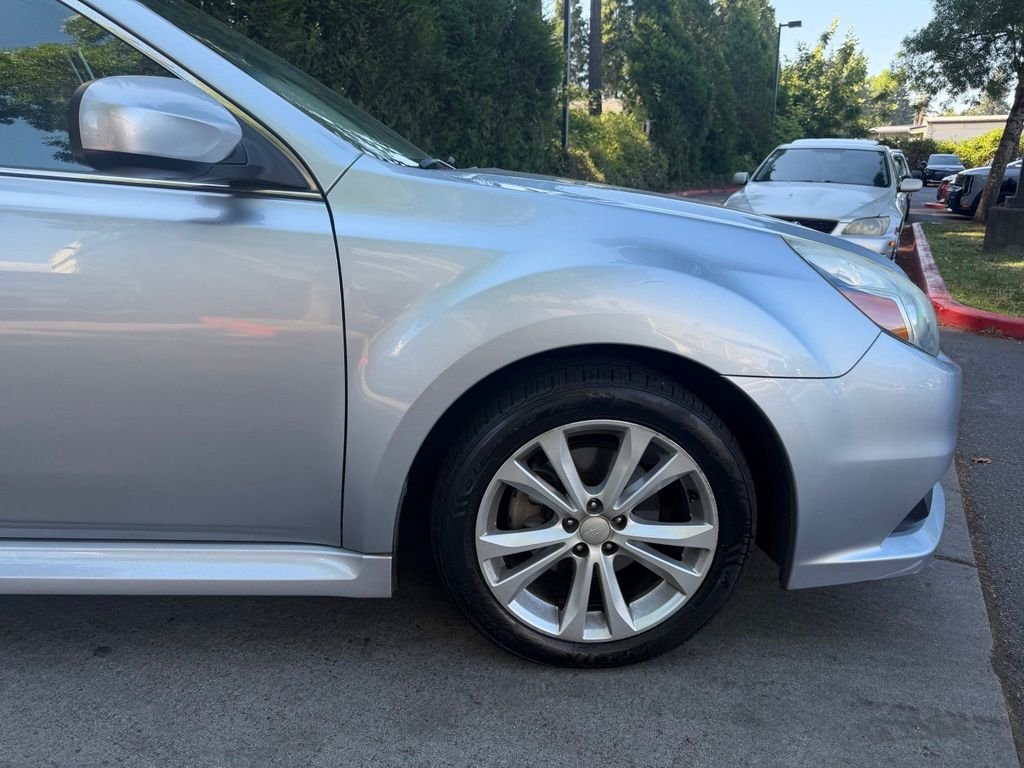 Used 2013 Ice Silver Metallic Subaru 2.5i image 3