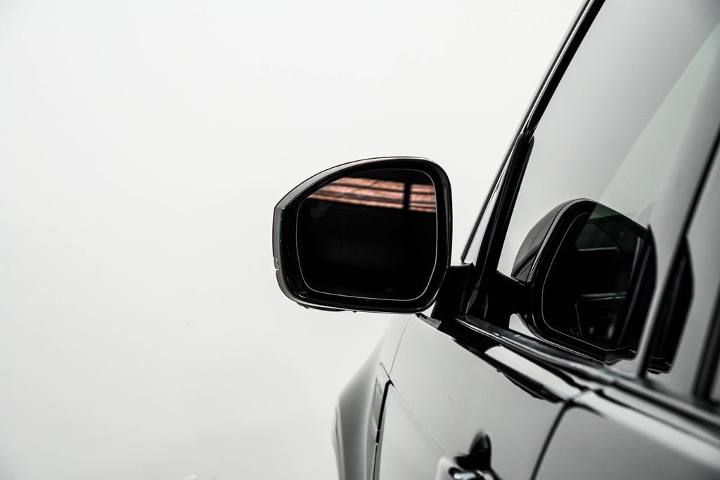 Used 2022 Black Land Rover HSE R-Dynamic image 15