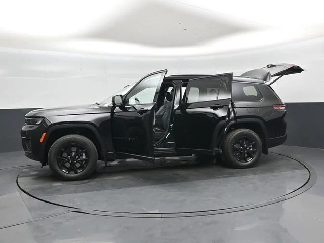 New 2026 Diamond Black Crystal Pearl-Coat Exterior Paint Jeep Altitude image 53