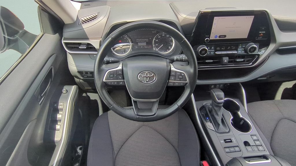 2024 Toyota Highlander LE - Photo 12