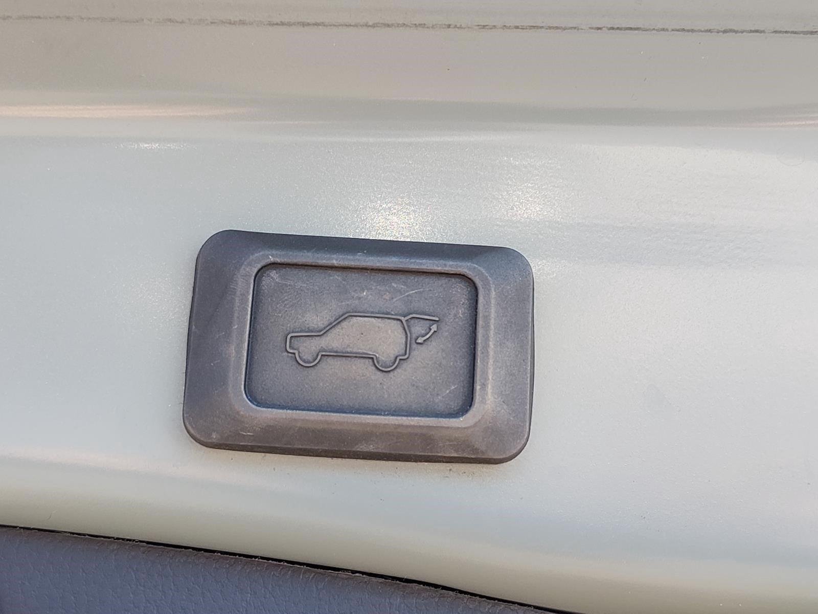 Used 2022 Lunar Rock Toyota XLE Premium image 22