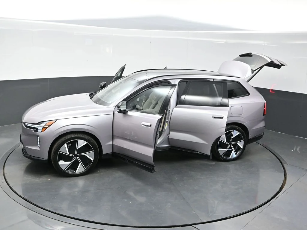 New 2026 Aurora Silver Volvo Ultra image 35