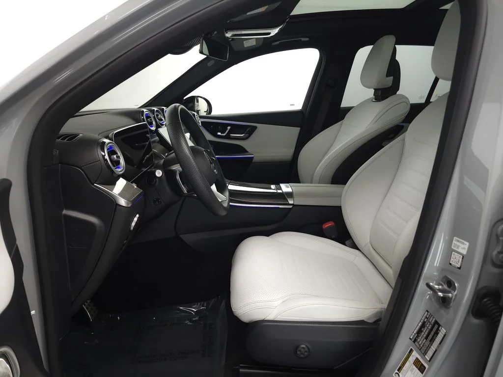 Certified Used 2026  Mercedes-Benz GLC 300 image 8
