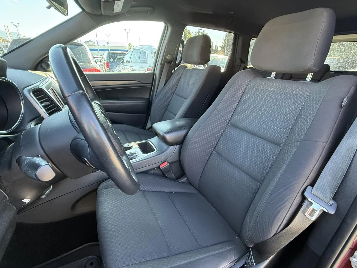 Used 2018 Red Jeep Laredo 4wd image 12