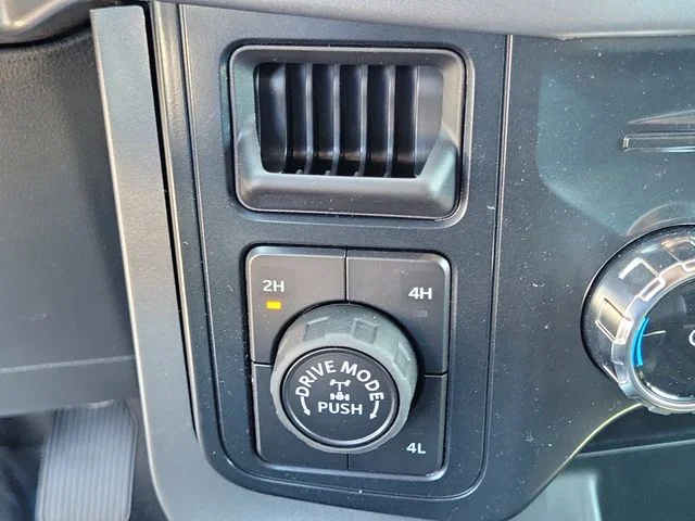 New 2026 Oxford White Ford XLT image 31