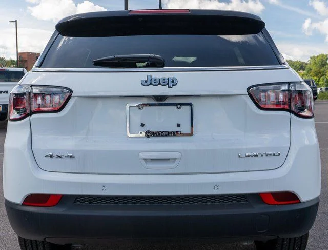 New 2026 Bright White Clear-Coat Exterior Paint Jeep Limited image 6