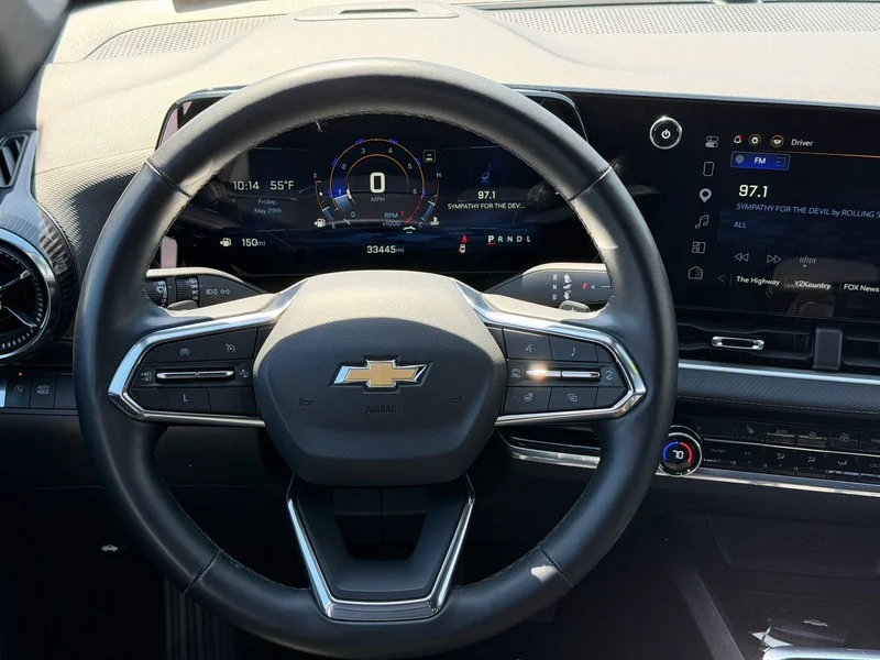 Used 2025 Summit White Chevrolet LT image 12
