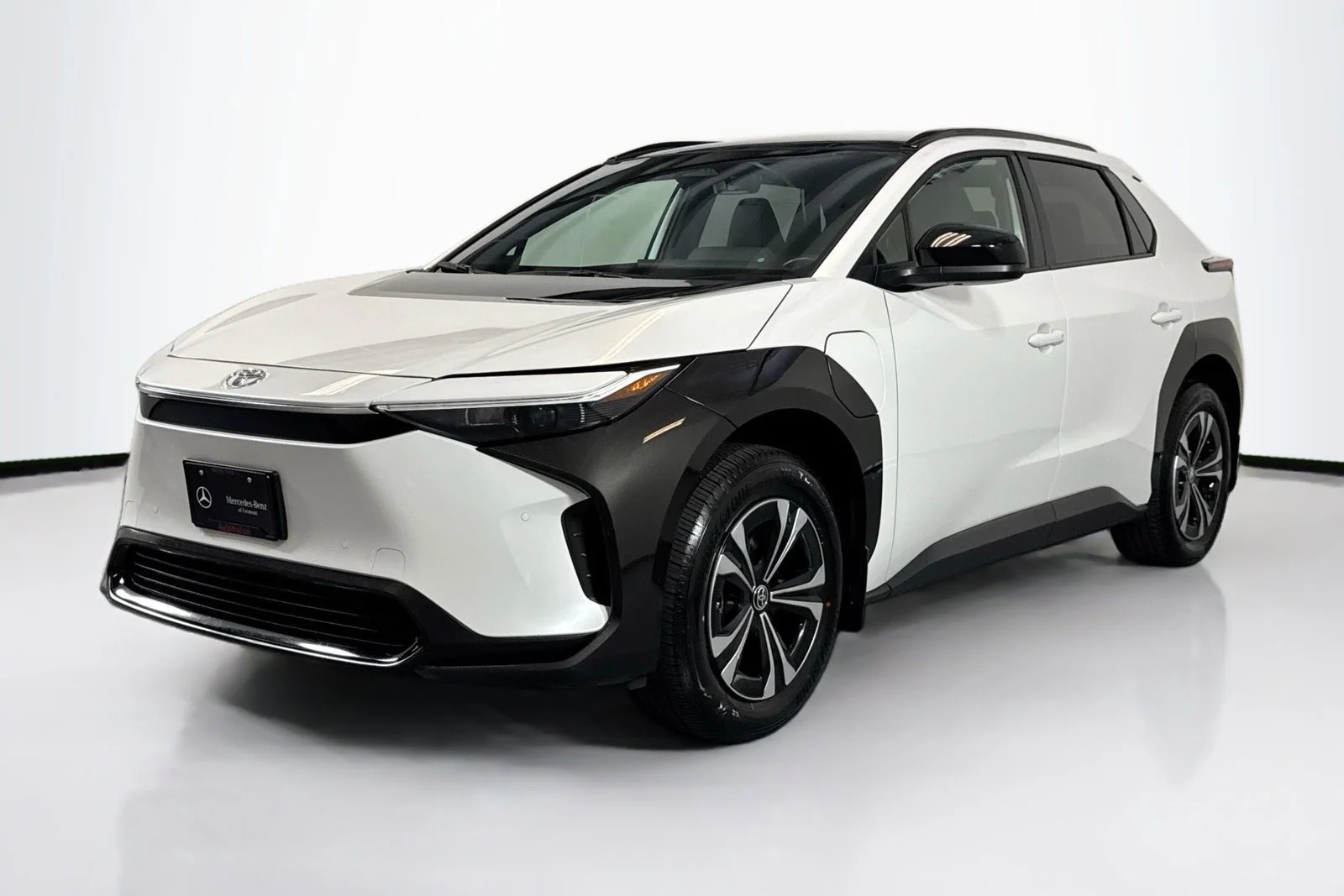 Used 2025 White Toyota Limited image 1