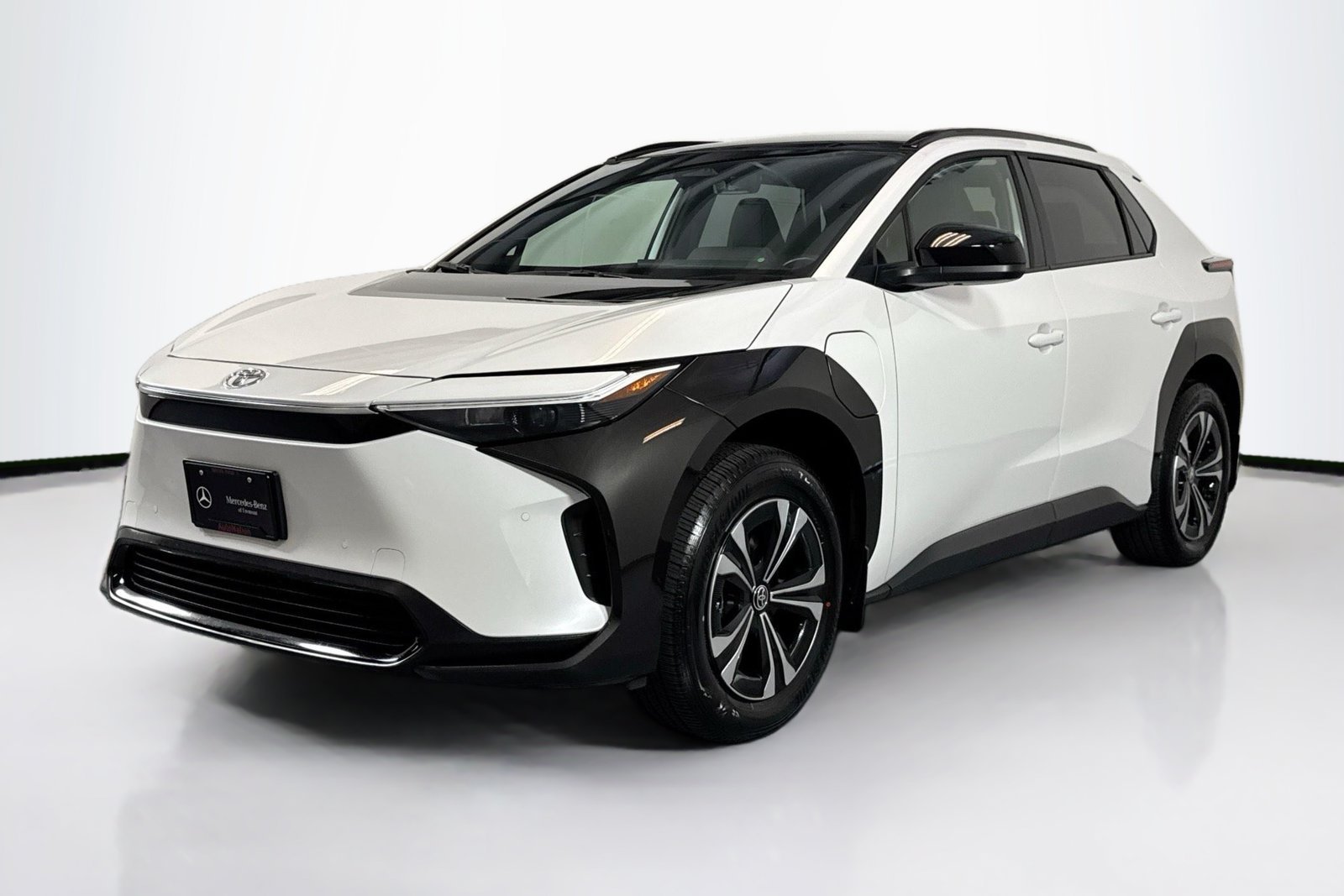 Used 2025 White Toyota Limited image 1
