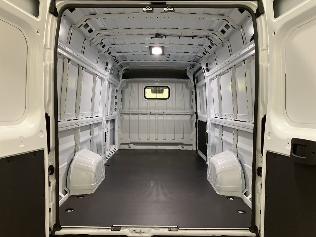 New 2026 Bright White Clearcoat RAM Tradesman image 10