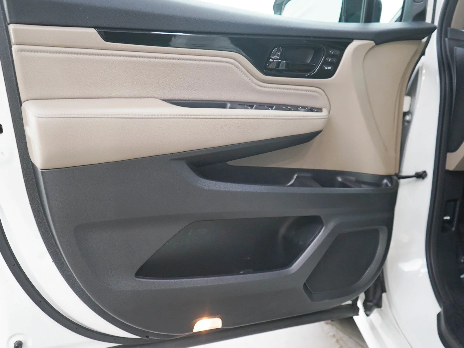 Used 2020 White Honda Elite Auto image 23