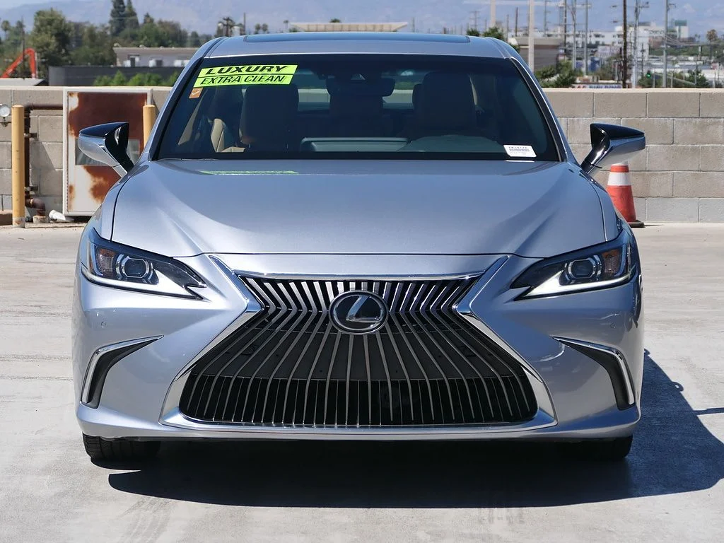 Used 2023 Silver Lexus 300h image 7