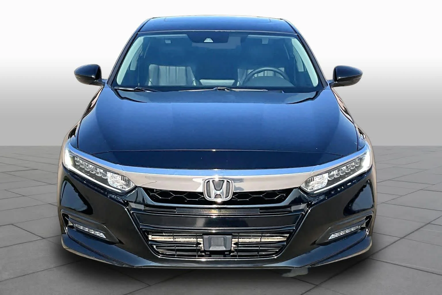 Used 2018 Crystal Black Pearl Honda EX-L 1.5T image 4