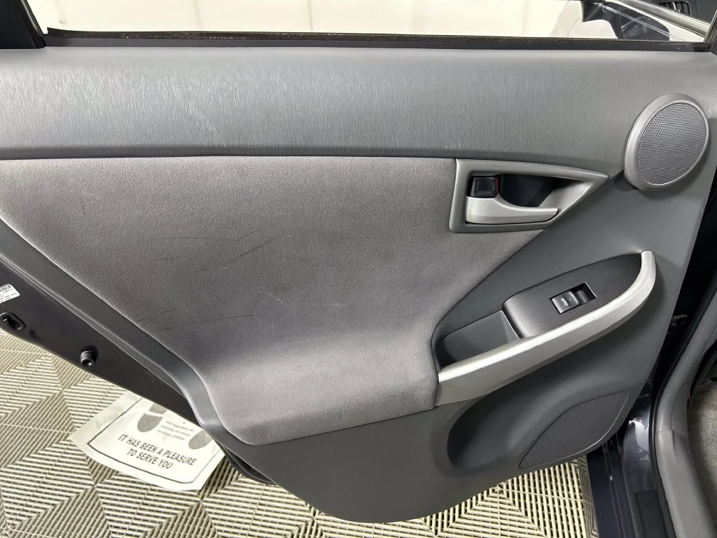 Used 2010 Blue Toyota  image 16