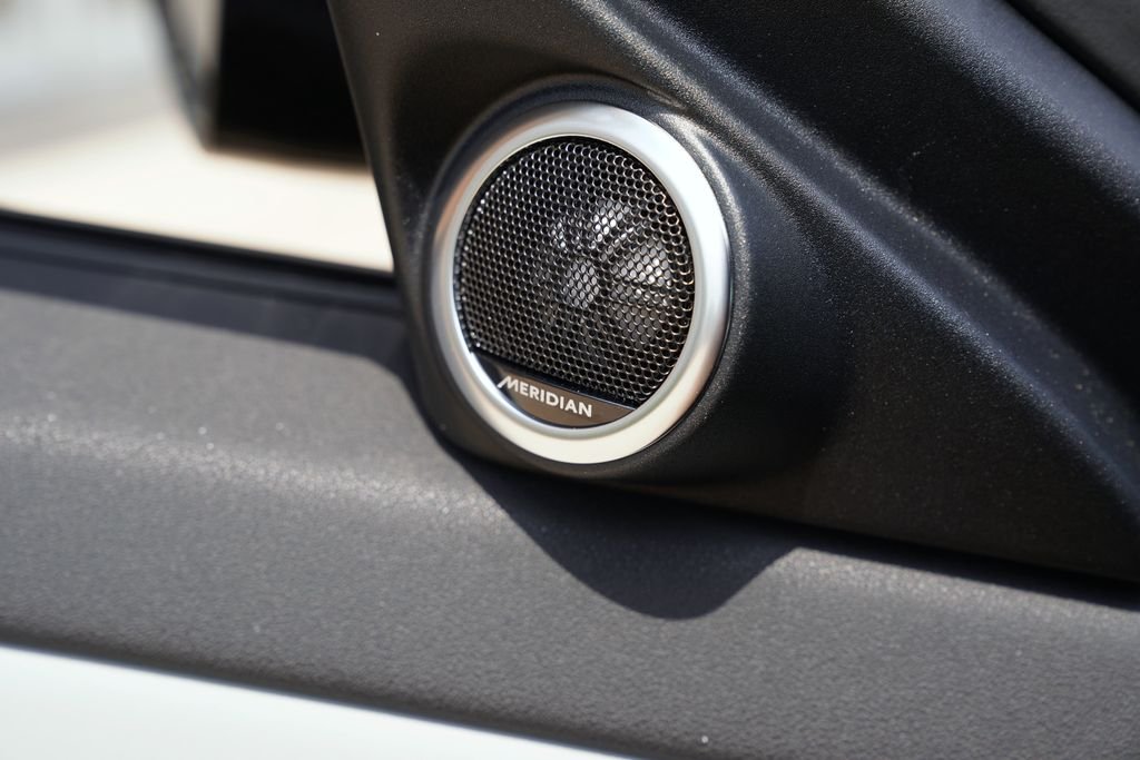 New 2026 Santorini Black Land Rover S image 11
