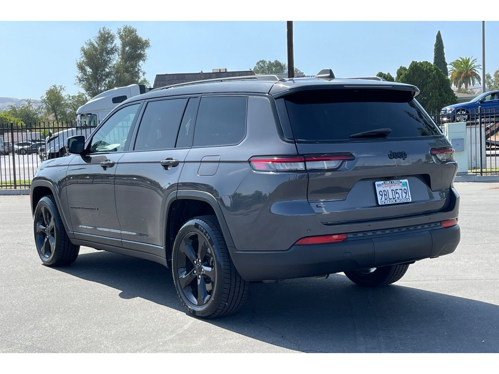 Used 2022 Baltic Gray Metallic Clearcoat Jeep Altitude image 3