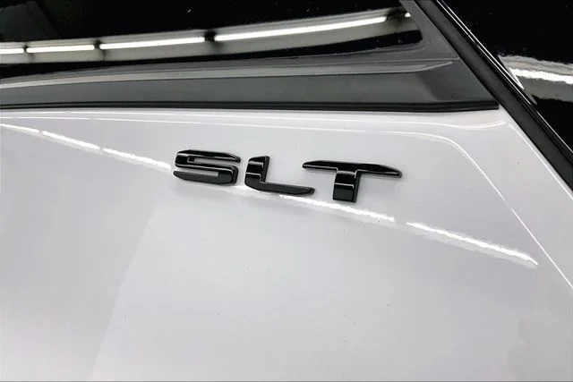 Used 2023 Summit White GMC SLT image 9