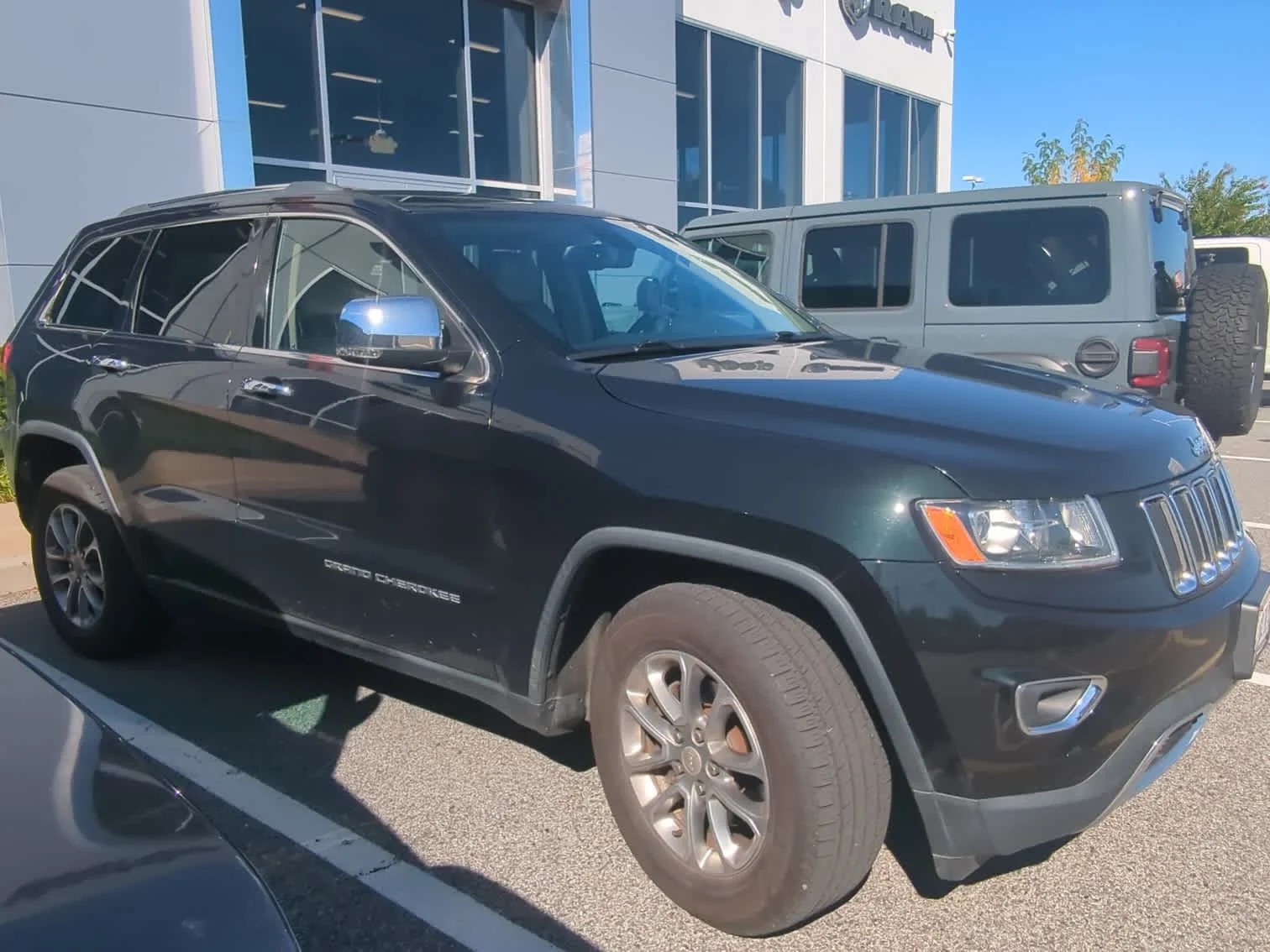 Used 2015 Black Forest Green Pearlcoat Jeep Limited image 2