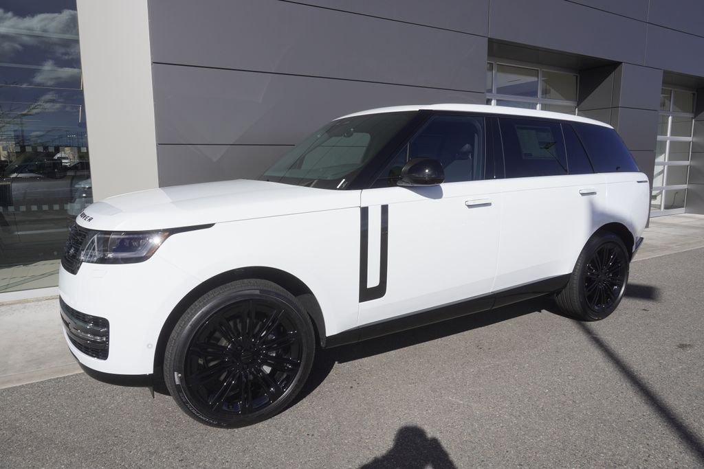 New 2026 Fuji White Land Rover SE image 3