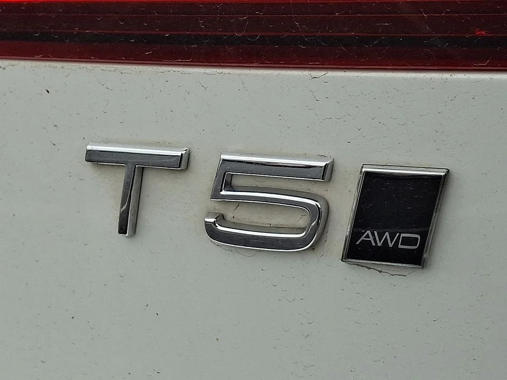 Used 2020 White Volvo T5 image 29