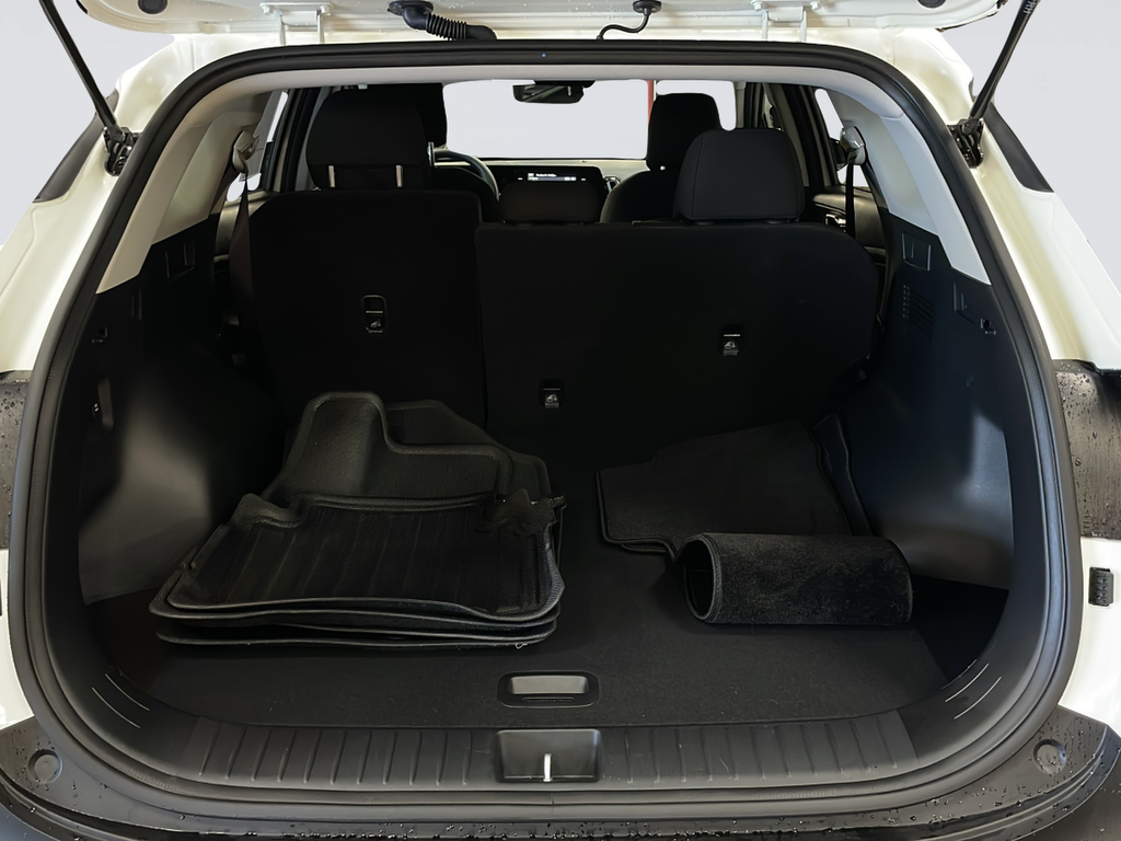 Used 2023 White Kia LX image 35
