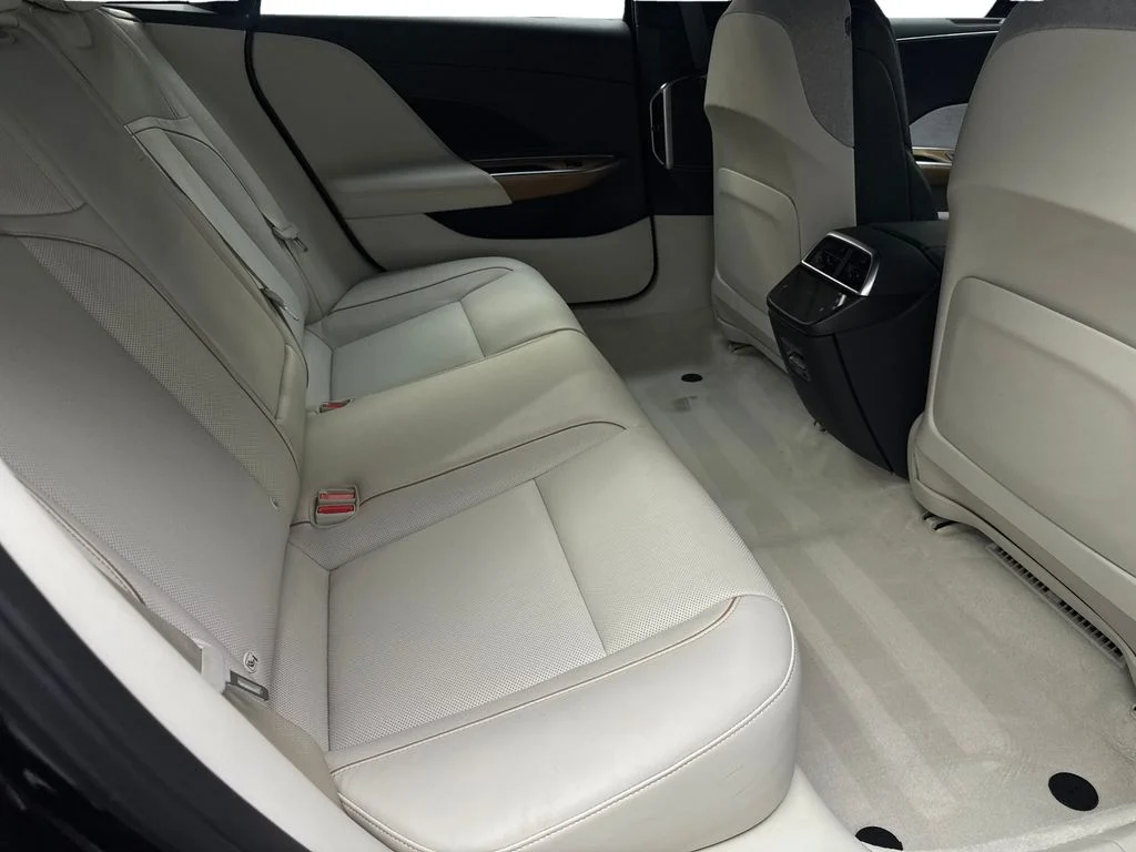 Used 2023 Black Lucid Touring image 37