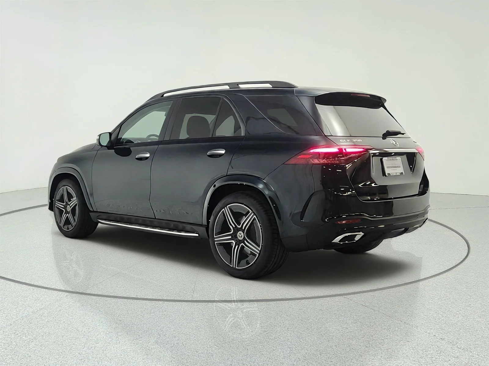Used 2024 Emerald Green Metallic Mercedes-Benz GLE 350 4MATIC® SUV image 7