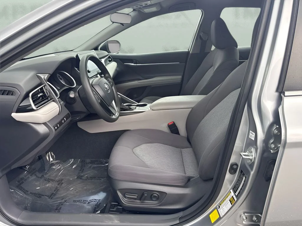 Used 2022 Silver Toyota LE image 5