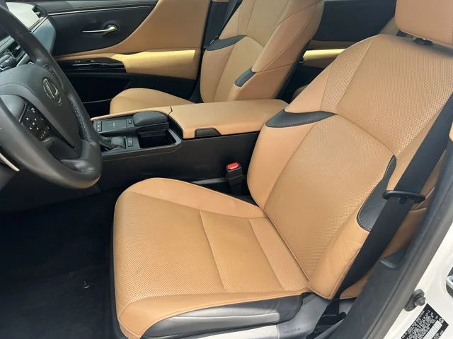 Used 2022 White Lexus 350 image 36