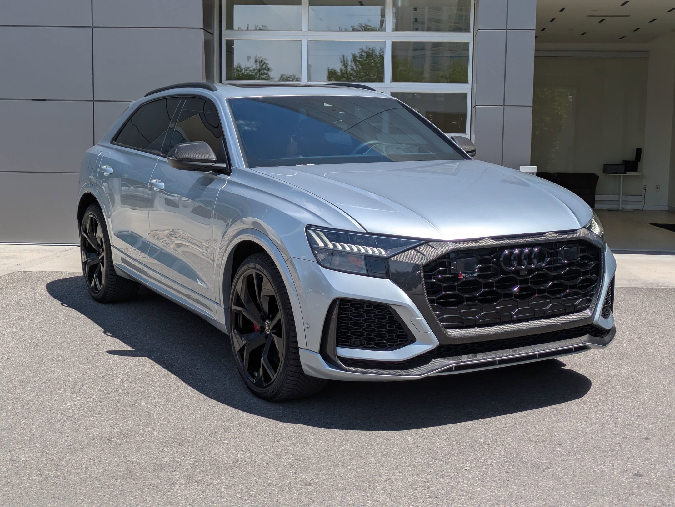 Used 2024 Satellite Silver Metallic Audi 4.0 TFSI quattro image 3