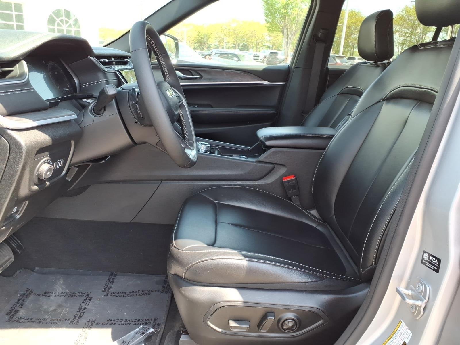 Used 2025 Silver Zynith Jeep Limited image 18