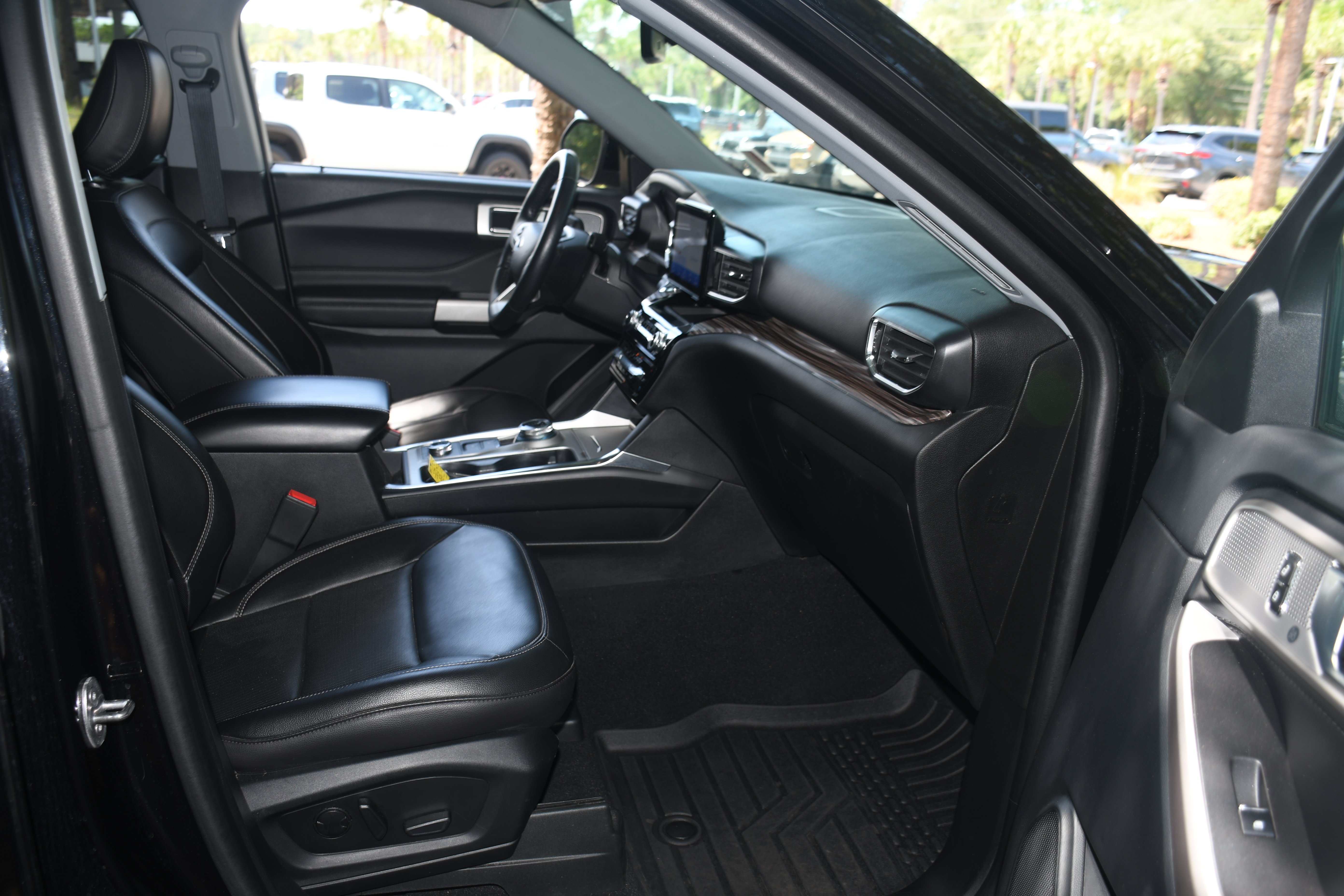Used 2023 Black Ford Limited image 22