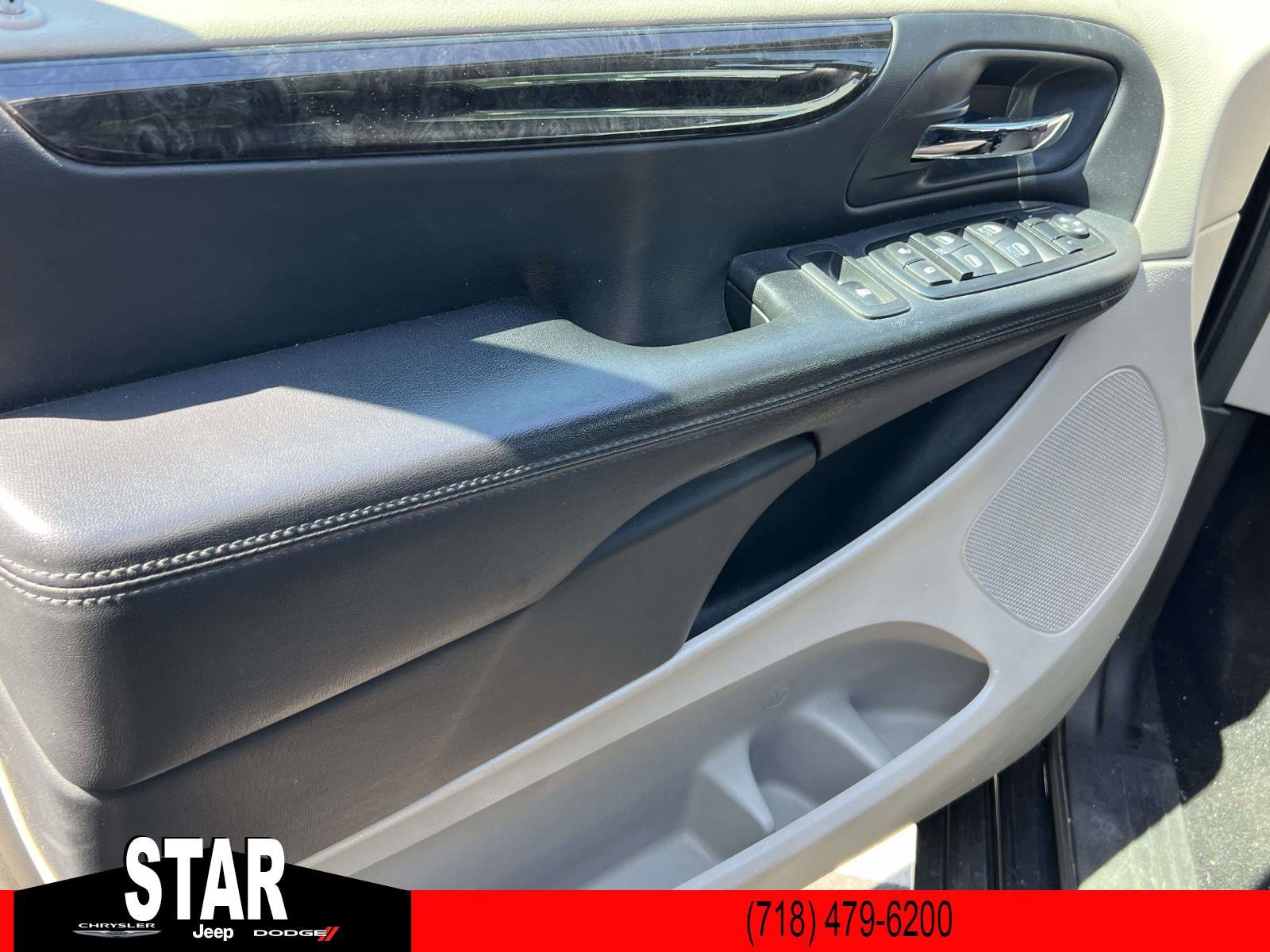 Used 2012 Dark Charcoal Pearl Dodge SE image 15