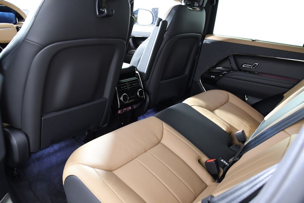 New 2026 Fuji White Land Rover Dynamic SE image 26