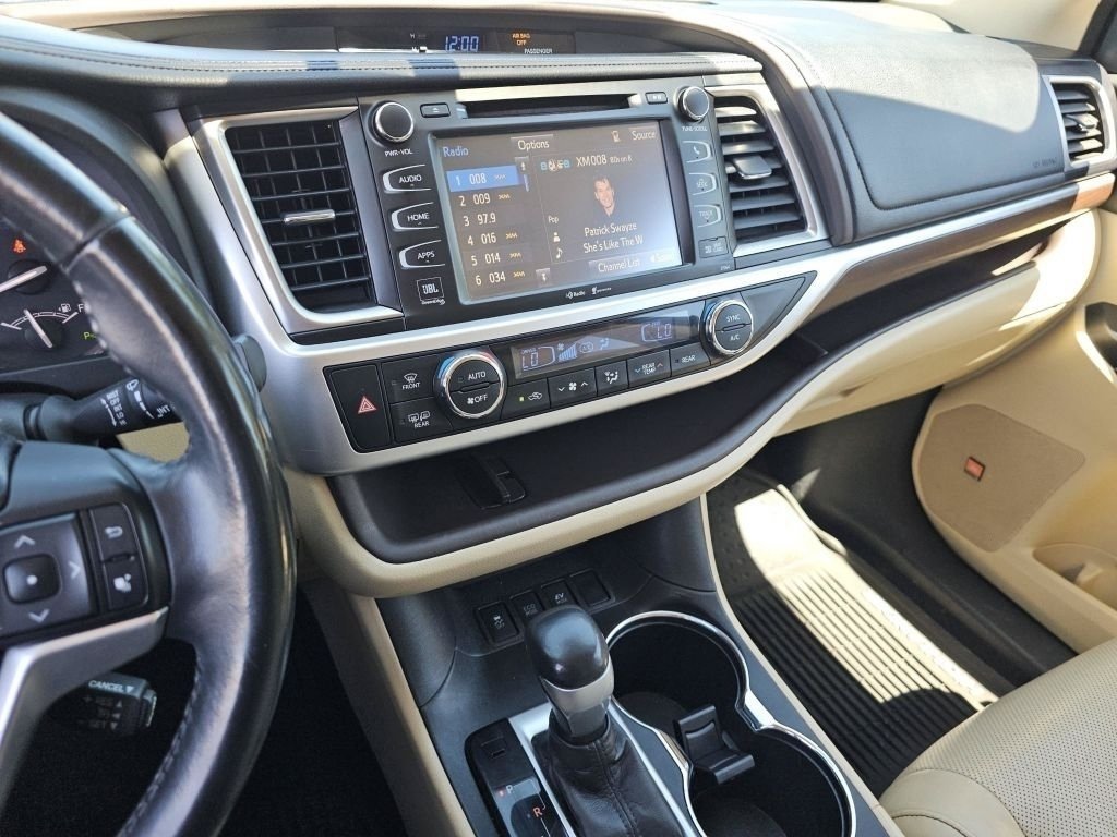 Used 2015 Mica Toyota Limited Platinum image 35