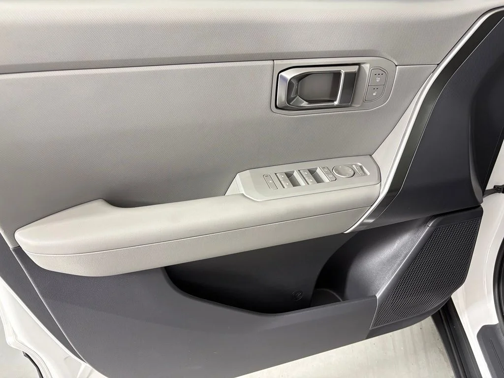 New 2027 Snow White Pearl Kia EX image 13