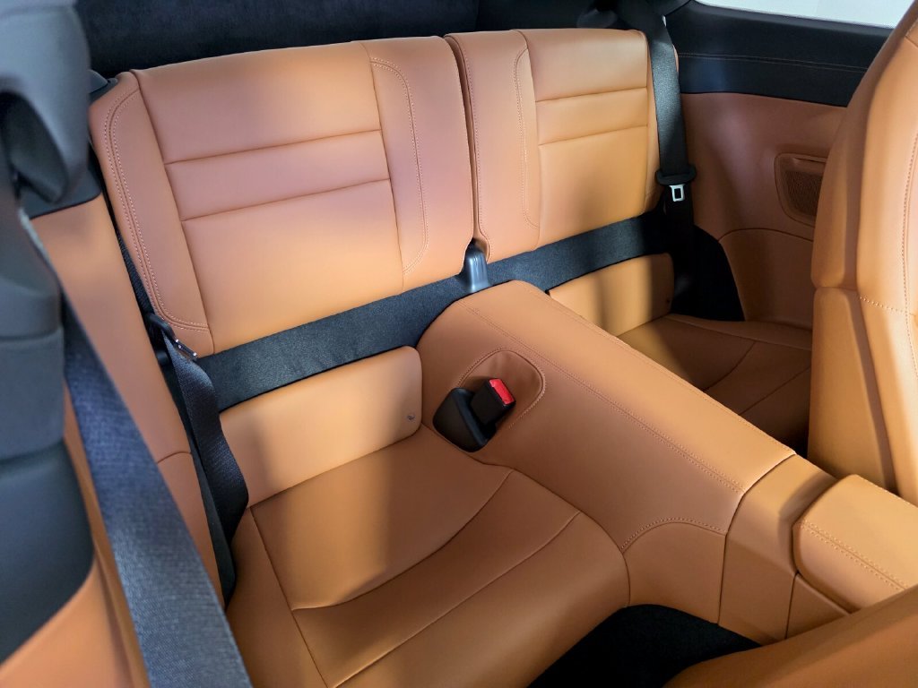 Used 2025  Porsche  image 28
