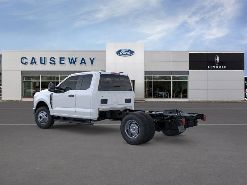 New 2026 Oxford White Ford F-350® XL image 27