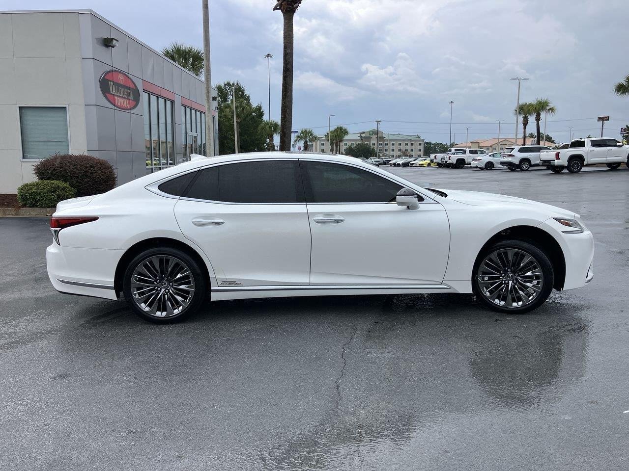 Used 2018 White (Eminent White Pearl) Lexus 500h image 6