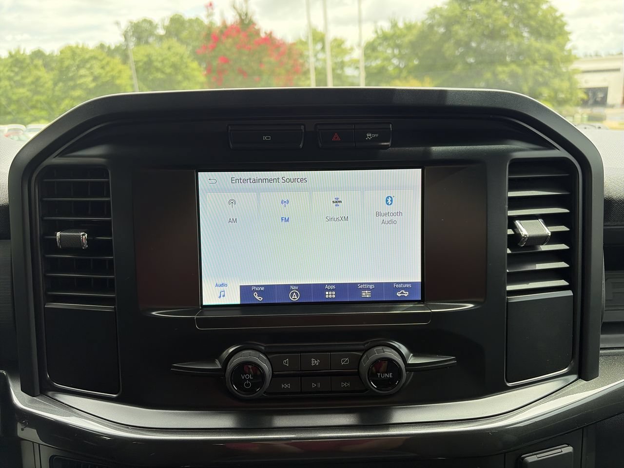 Used 2022 Agate Black Metallic Ford LARIAT image 23