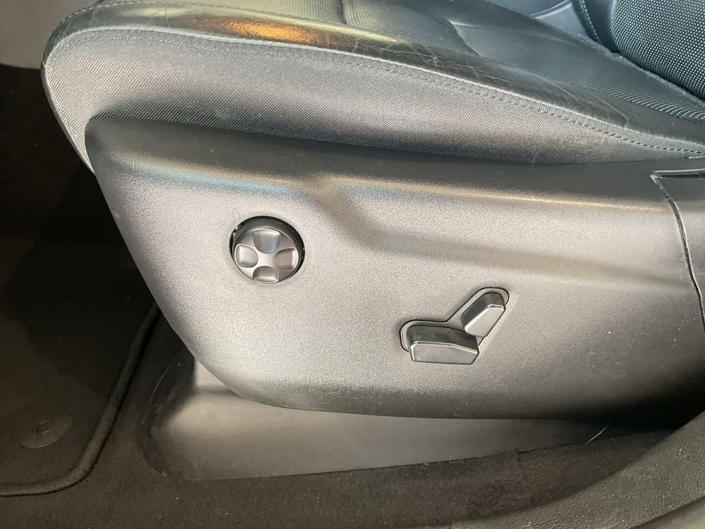 Used 2019 Gray Jeep Limited image 16