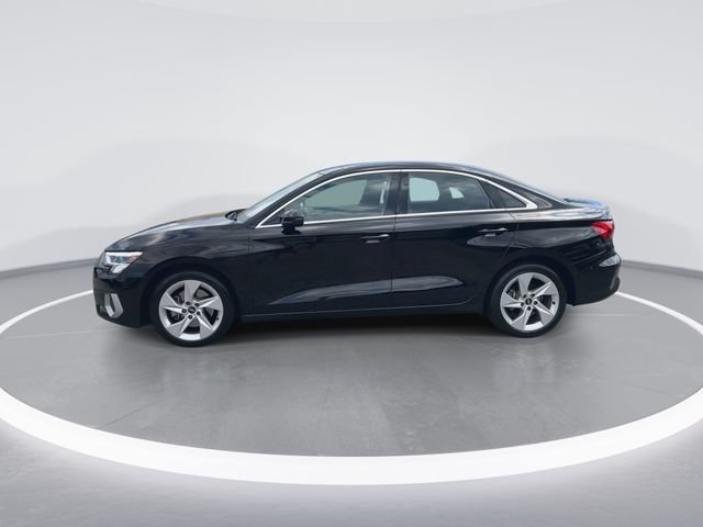 Used 2024  Audi 40 Premium image 5