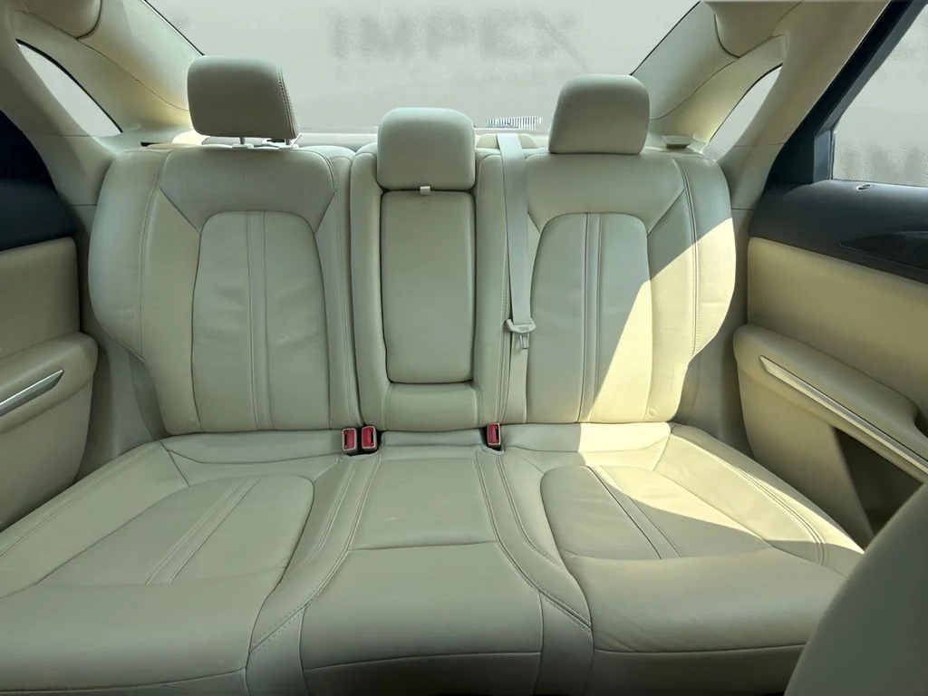 Used 2015  Lincoln Base image 6