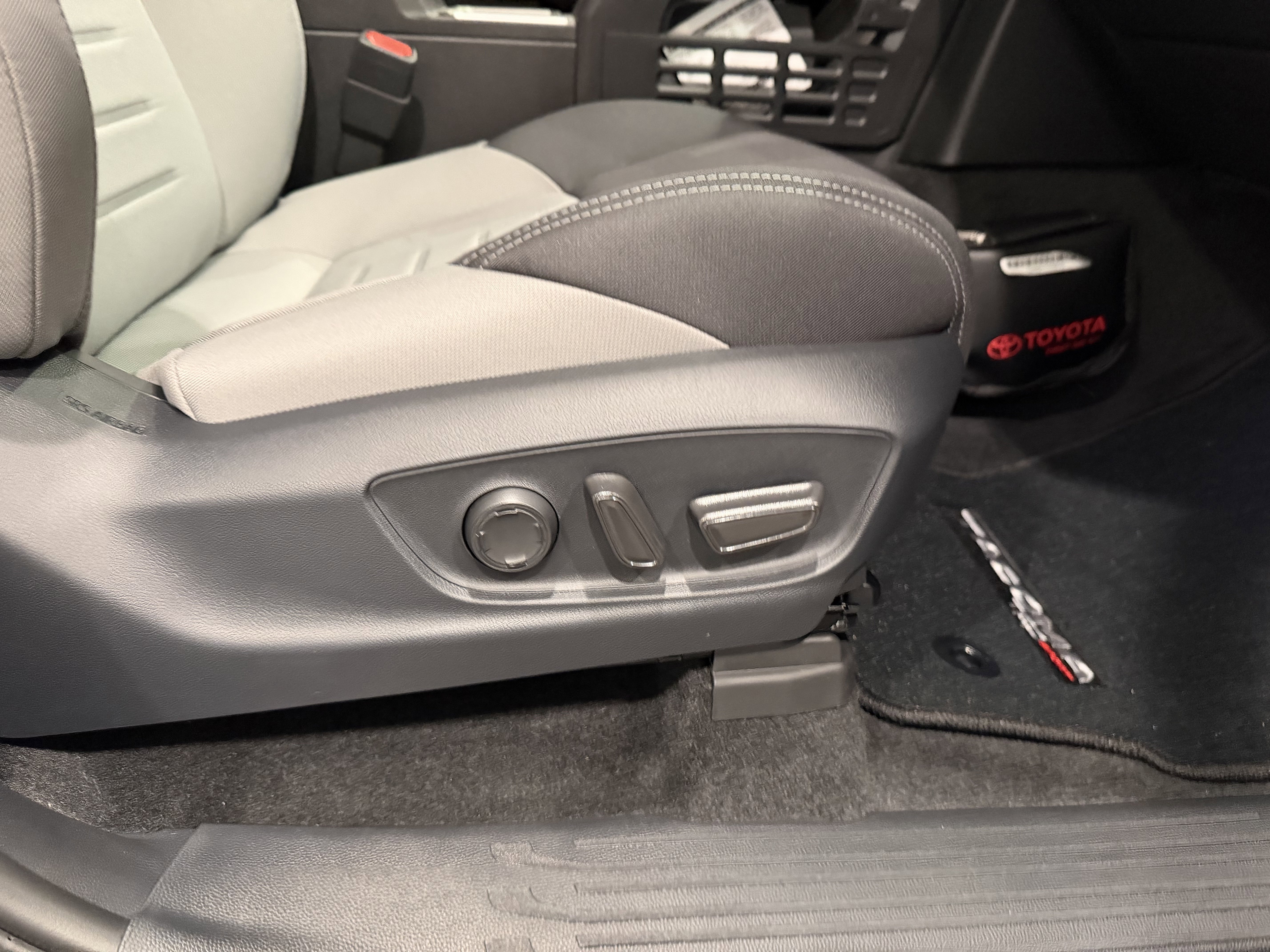 2025 Toyota Tacoma TRD Sport - Photo 37