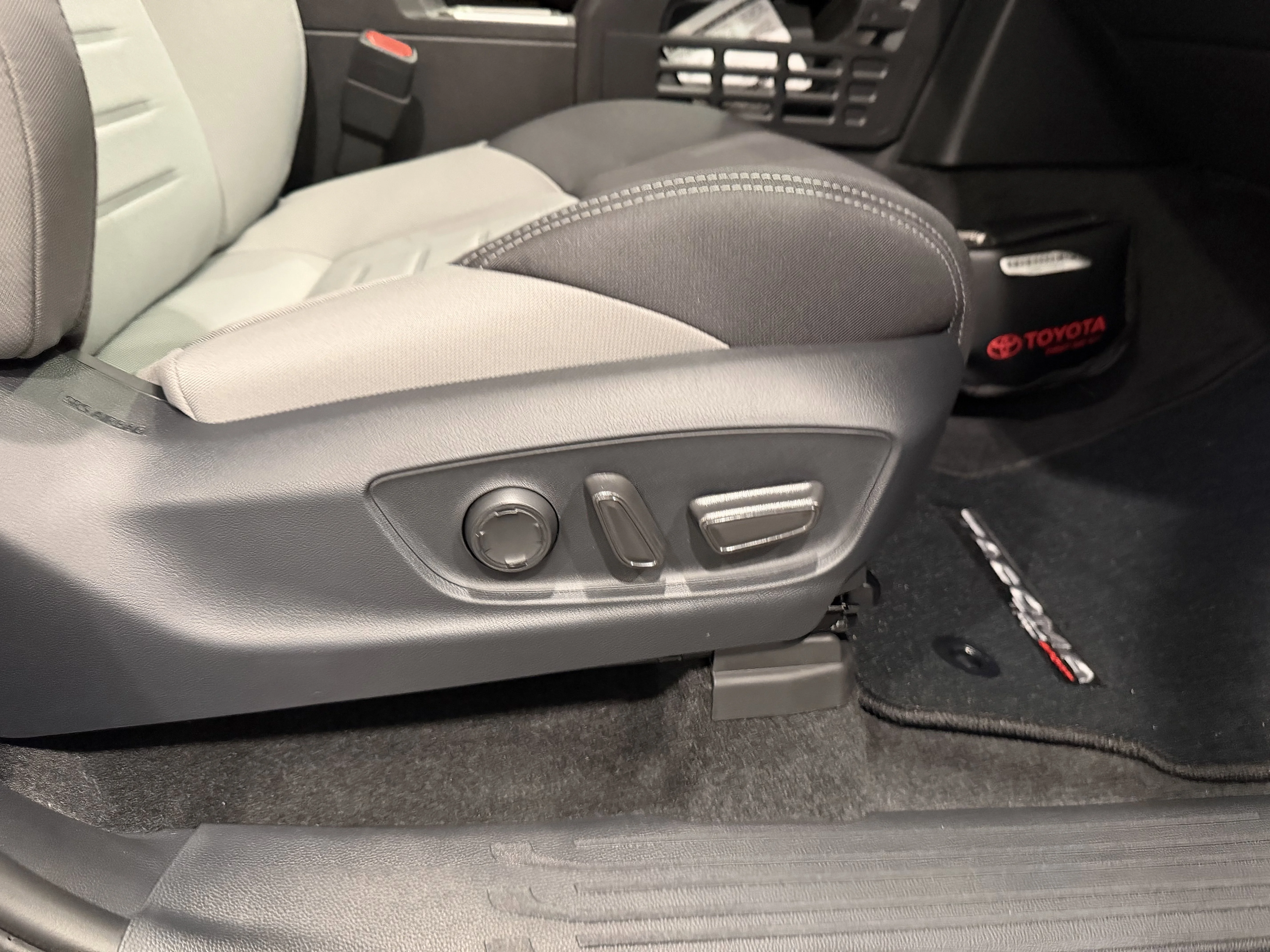 2025 Toyota Tacoma TRD Sport - Photo 37