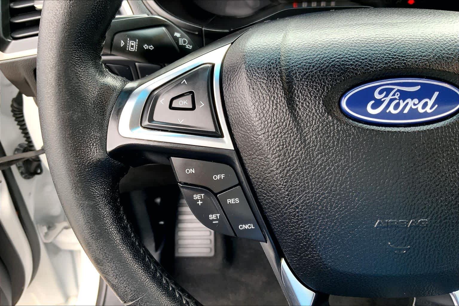 Used 2022 Oxford White Ford SEL image 20