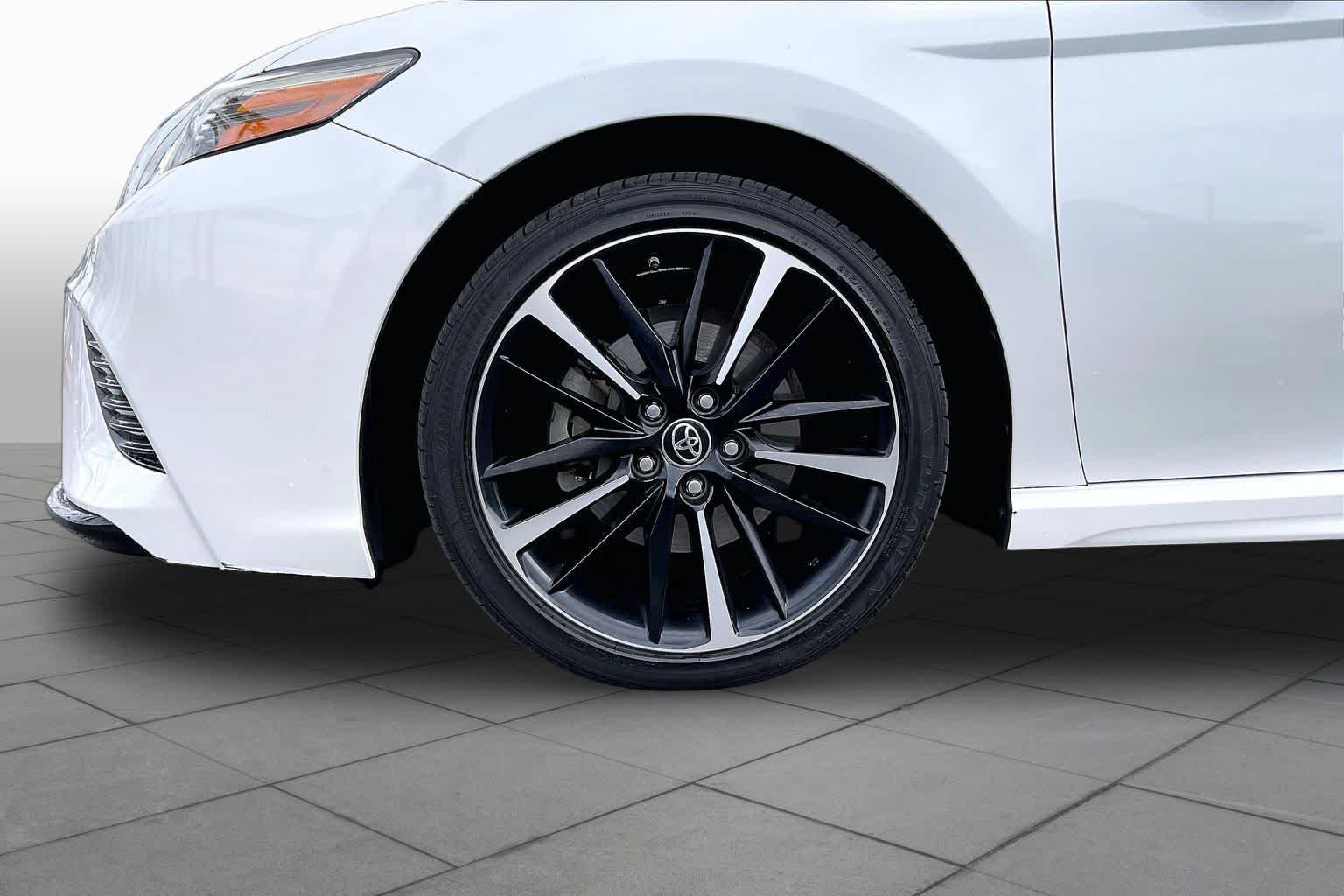Used 2018 Midnight Black Metallic/Wind Chill Toyota XSE image 9