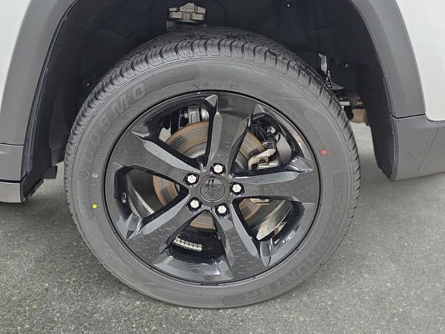 Used 2024 Silver Jeep Altitude X image 30