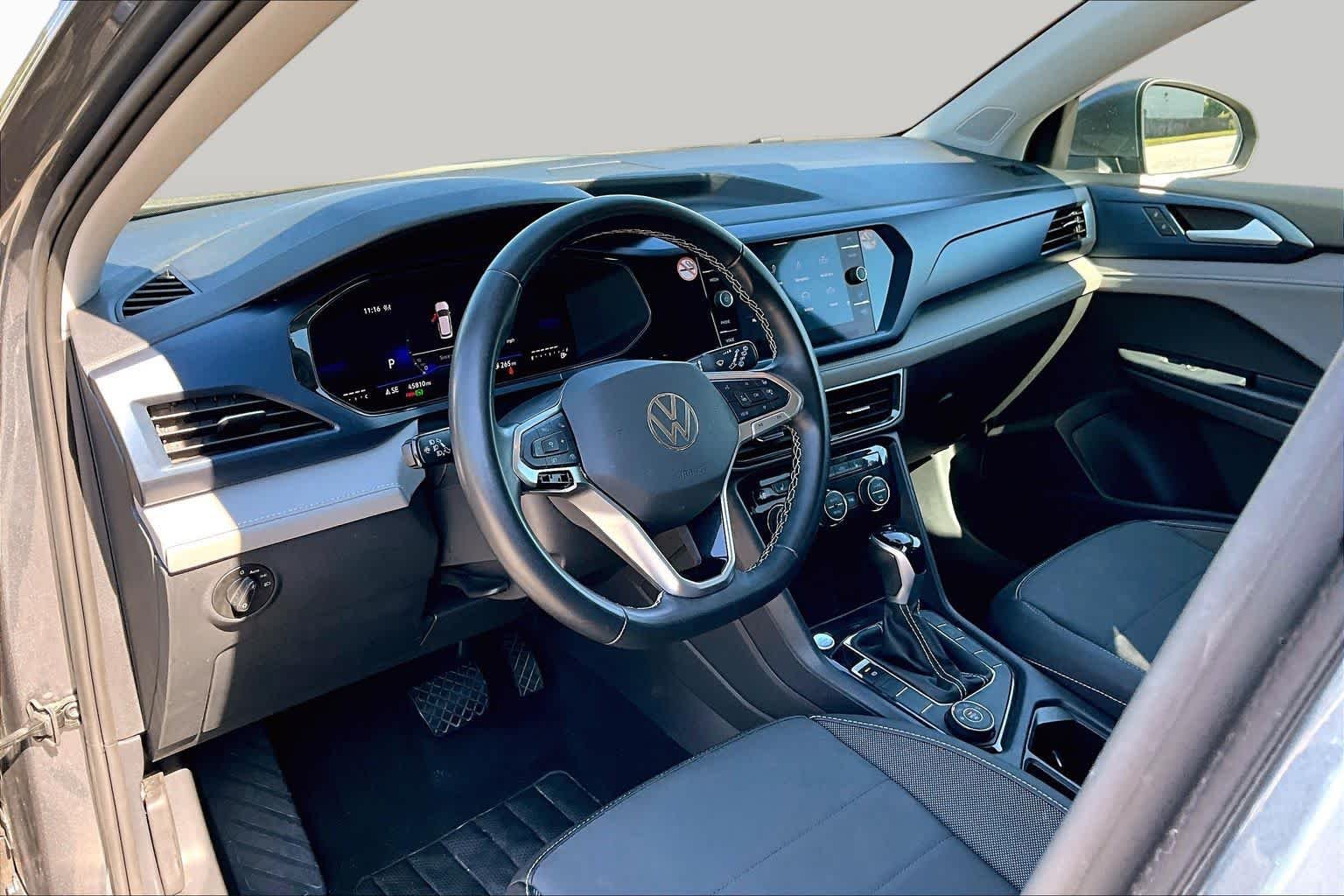 Used 2024 Platinum Gray Metallic Volkswagen SE image 18