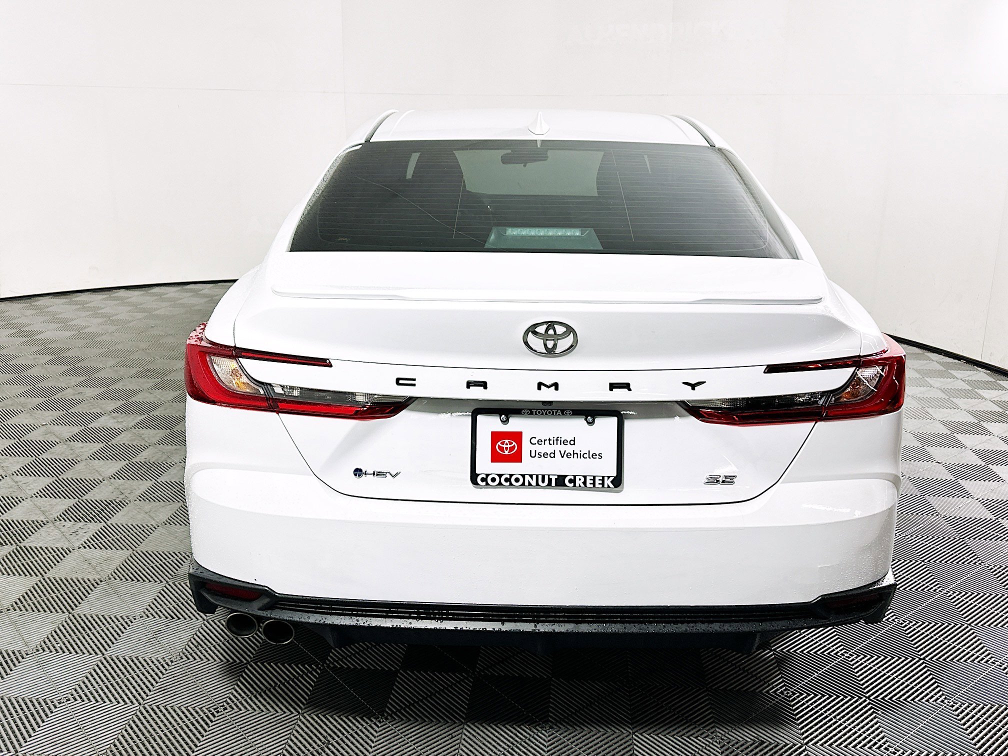 Certified Used 2025 Ice Toyota SE image 4